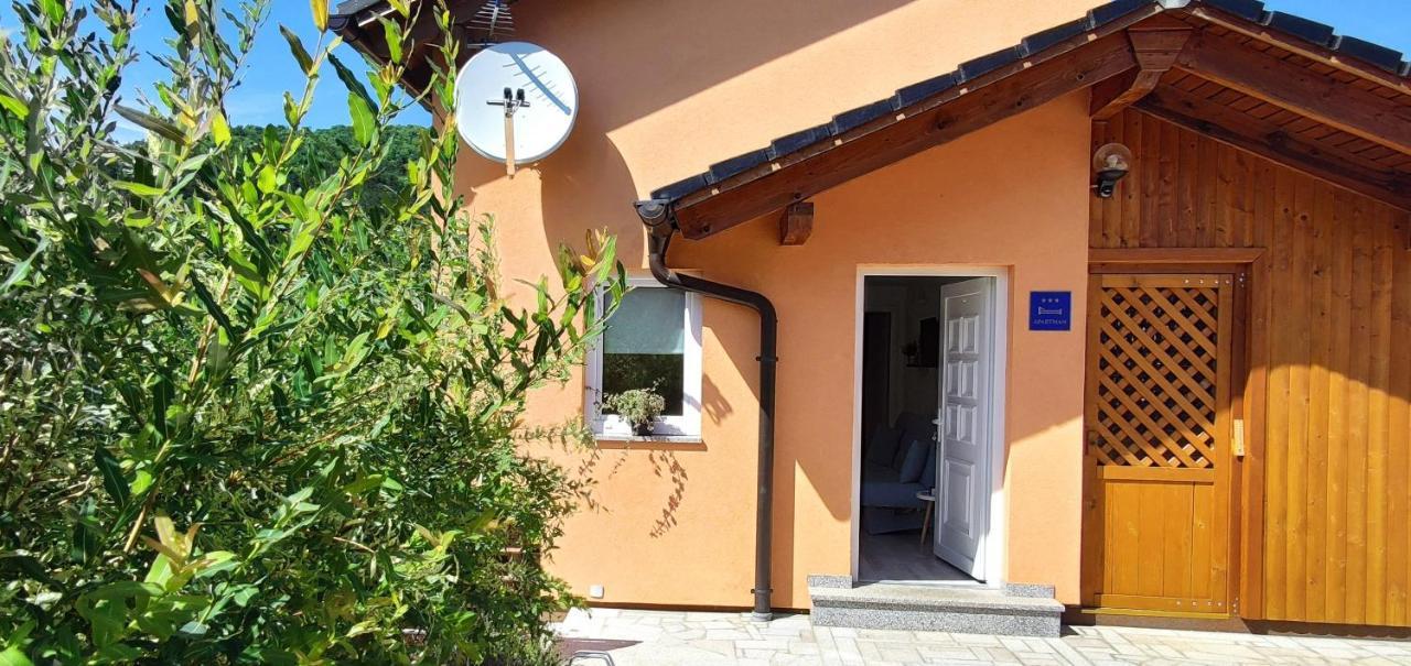 Apartman Urban Nature Otočac Exteriér fotografie
